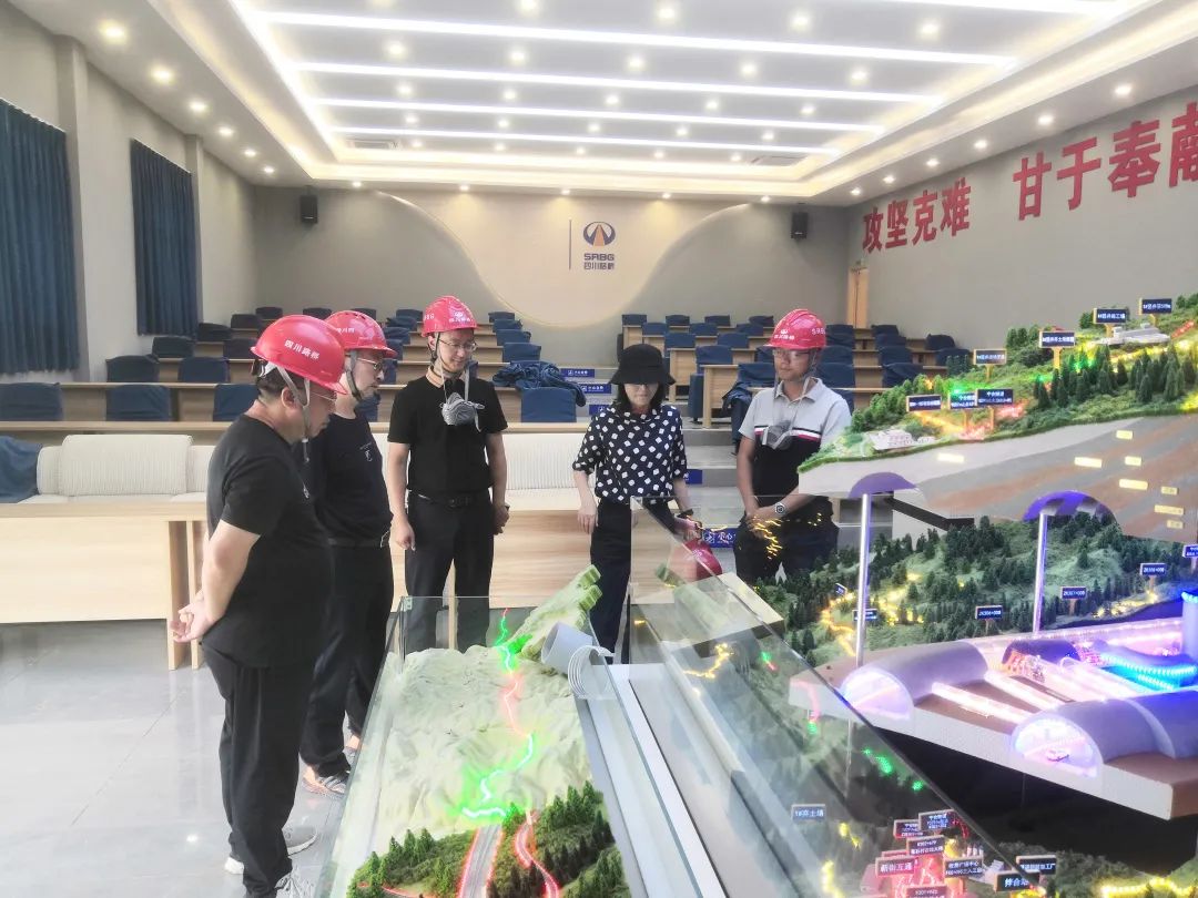 四川路橋副總工程師鄧運祥到寧攀高速ZCB1-6、ZCB1-7/8項目檢查指導工作